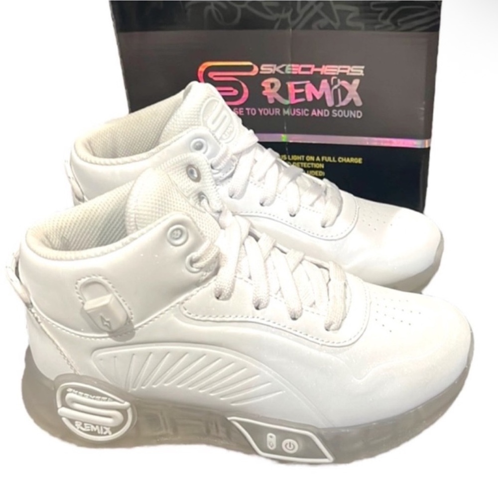 New in box authentic Skechers kids designer girls sneakers sz 3.5 display